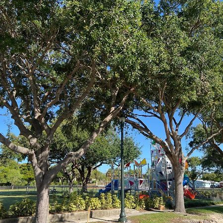 Cozy Studio Near Atlantic Ave W/Private Patio Apartment Delray Beach Ngoại thất bức ảnh